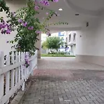 Appartement Lovely Inside A Quiet Compound *