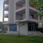 Appartement Lovely Inside A Quiet Compound *