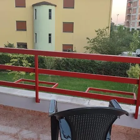 Lovely Inside A Quiet Compound Appartamento Golem (Tirana)