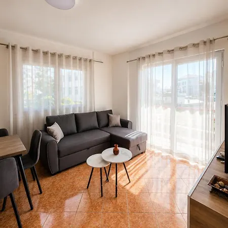 Lovely Inside A Quiet Compound Apartament