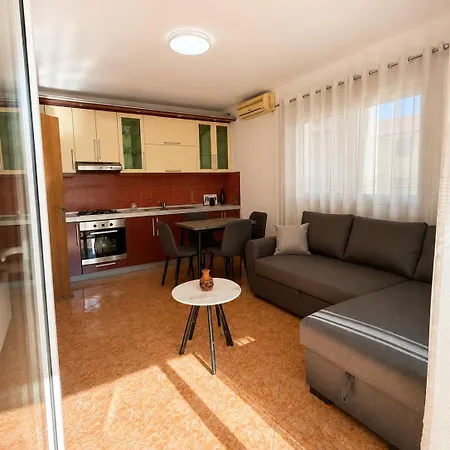 Lovely Inside A Quiet Compound Διαμέρισμα